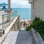 Paraiso Theopolis Хотел Обзор