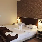 Paraiso Theopolis Обзор